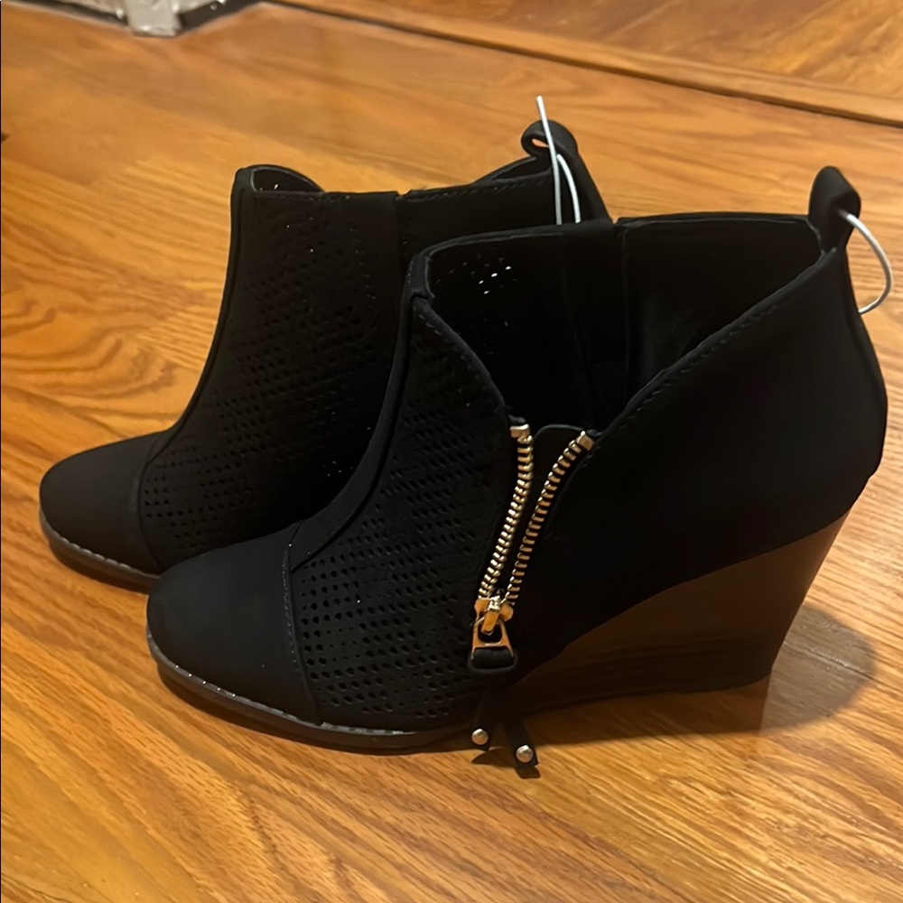 Sleek Black Wedge Ankle Booties with Silver Zipper